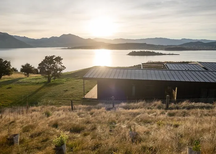 Luxury Passive House On A 50 Acre Lakeside Farm * Wanaka