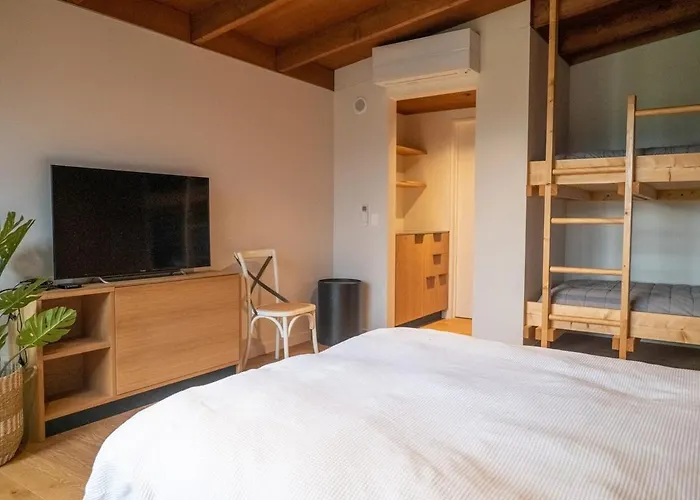 Villa Luxury Passive House On A 50 Acre Lakeside Farm